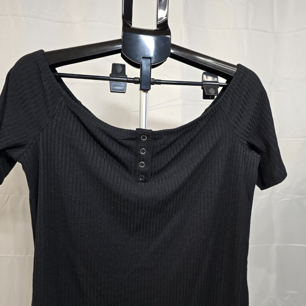 Torrid Ribbed Off-shoulder Henley Tee (1) - Picture 2 of 6